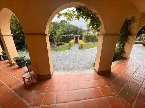 Casa en Santa Eulalia de Ronçana con jardín y garaje