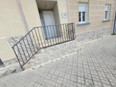 Casa Reformada en Arrabal de Portillo 87m2 con Patio 378m2