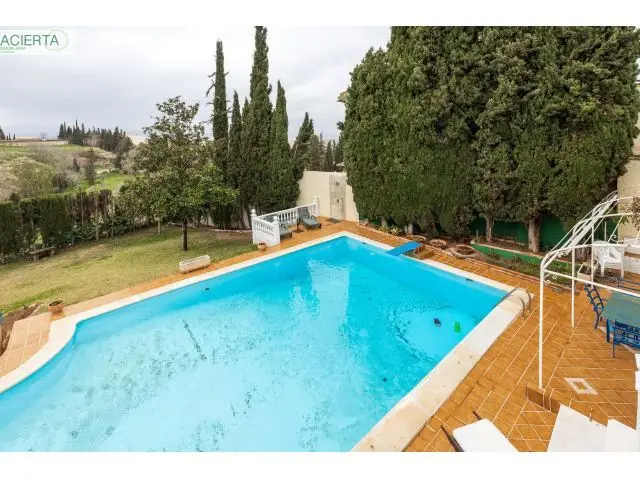Chalet en Venta en Granada Amplio con Vistas