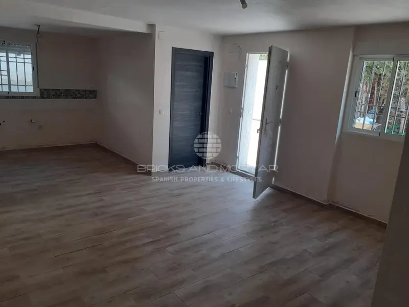 Chalet en venta en Chiva Valencia 4 habitaciones 2 baños piscina jardin