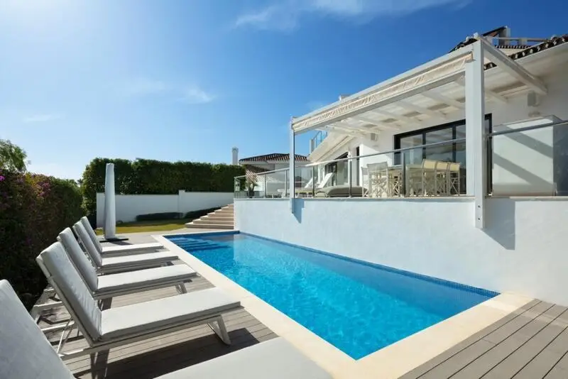 Villa de Lujo en Nueva Andalucia con Vistas al Mar