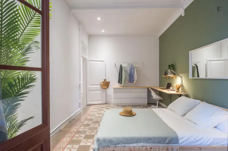 Habitacion Doble con Balcon en Apartamento Renovado en Barcelona