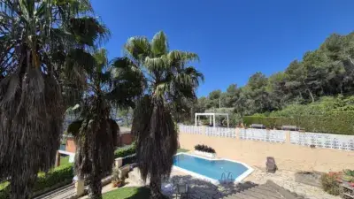 Casa en Venta en Vallirana con Piscina y Jardín