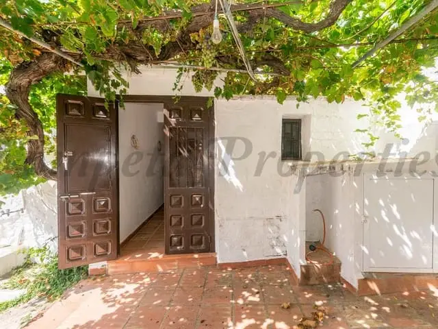 Casa adosada de 5 dormitorios en Daimalos