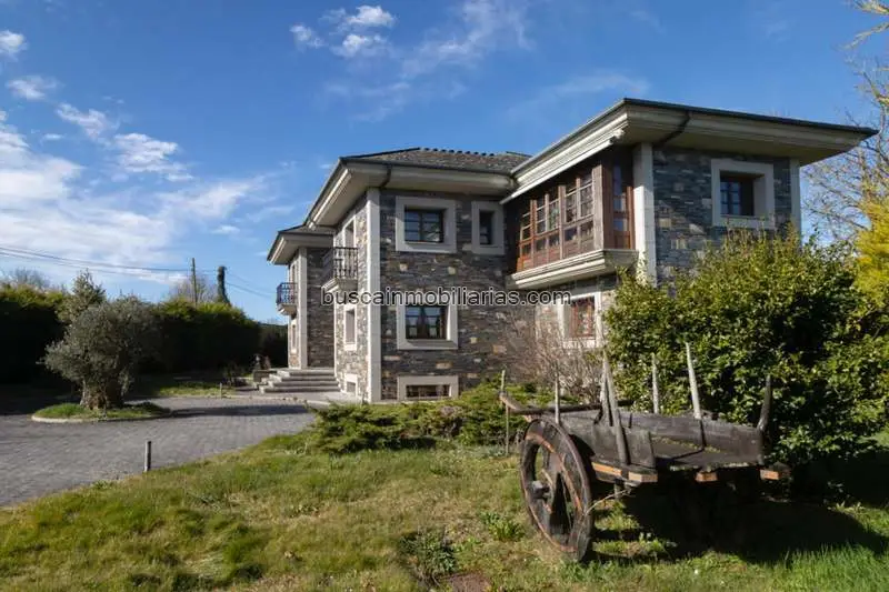Villa de Lujo en Lugo con 7 Dormitorios y Amplias Instalaciones