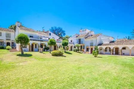 Casa Adosada en Elviria 3 Dormitorios Cerca de la Playa y Golf