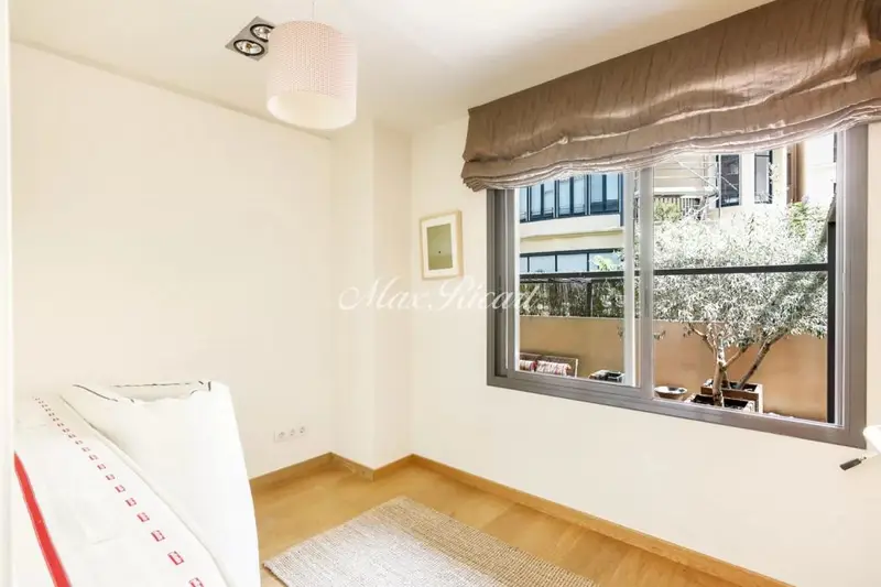 Planta Baja Amueblada con Jardin Privado en Plaza Adriano