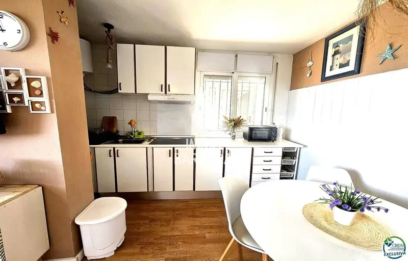 Apartamento en Empuriabrava con Vistas Panorámicas y Licencia Turística