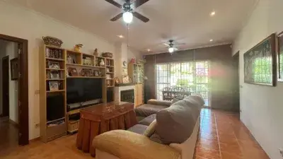 Chalet en venta en El Eucaliptal con piscina privada y garaje
