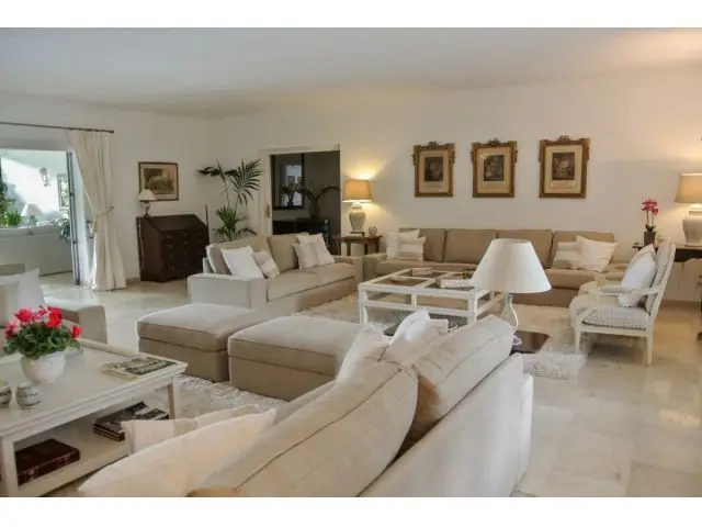 Villa de Lujo Milla de Oro Marbella 7 Dormitorios Jardin Privado