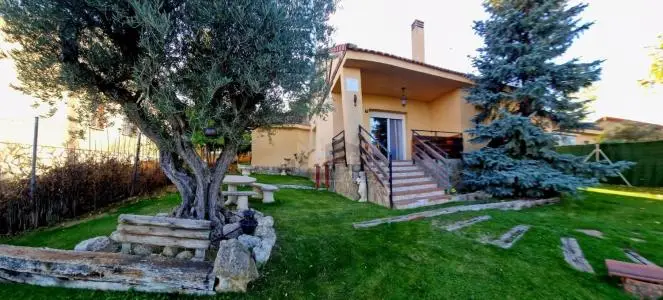 Chalet en Venta Zarzuela del Monte 5 Dormitorios Jardin Piscina