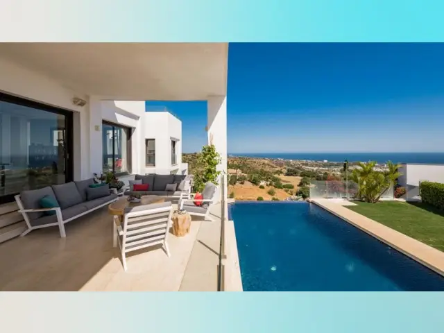 Villa de Lujo en Los Monteros 5 Dormitorios Vistas al Mar