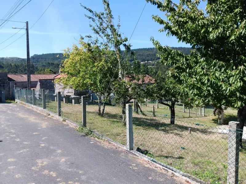 Casa en venta en A Estrada con garaje y parcela