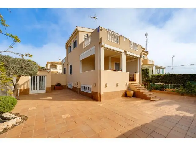 Chalet 5 Dormitorios 2 Salones Torrevieja