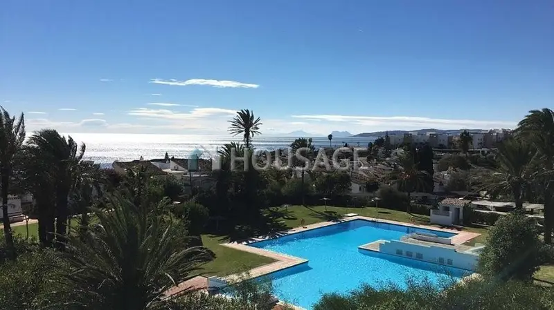 Chalet Adosado en Estepona con Vistas al Mar y Piscina