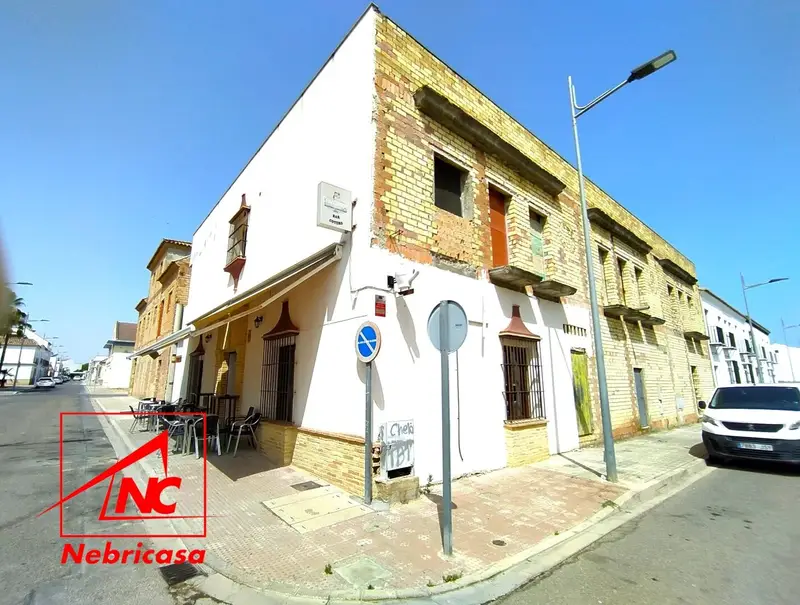 Casa con bar y terraza en La Cuba Lebrija