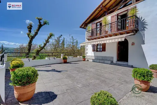 Casa Rural con Encanto y Terreno en Tolosa Ideal Inversores