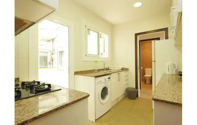 Alquiler Habitaci
ón 97m
² Barcelona  Les Corts