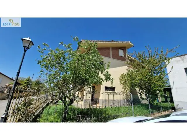 Chalet Unifamiliar Oreitia Vitoria 3 Plantas Ascensor Txoko 2 Chimeneas