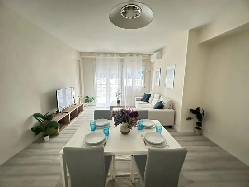 Apartamento en Madrid 3 Dormitorios 1 Ba
Atico en Alquiler