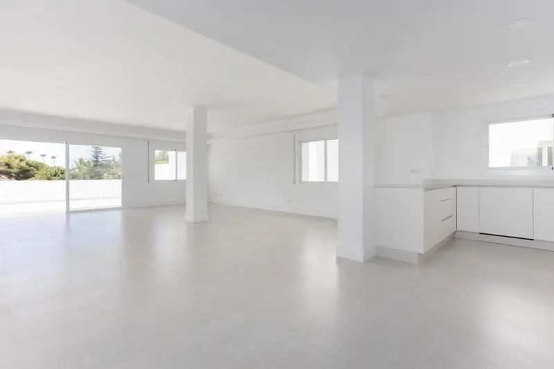 Apartamento 4 Dormitorios en Guadalmina Baja Primera Linea de Playa