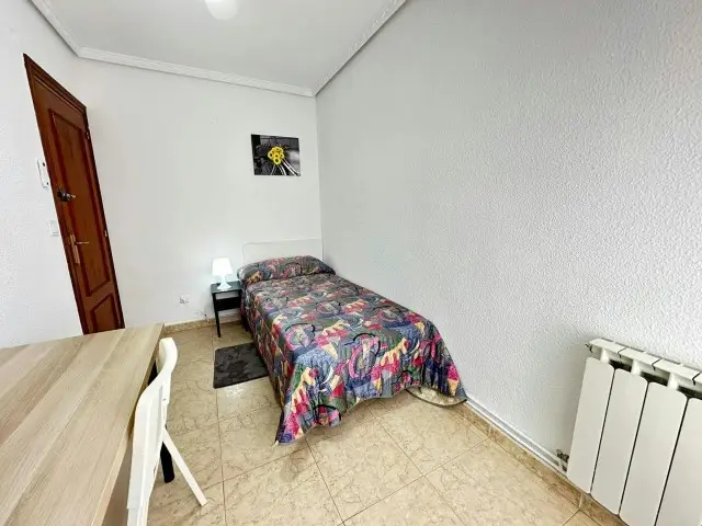 Habitación en Leganés con Cocina y Baño Compartidos