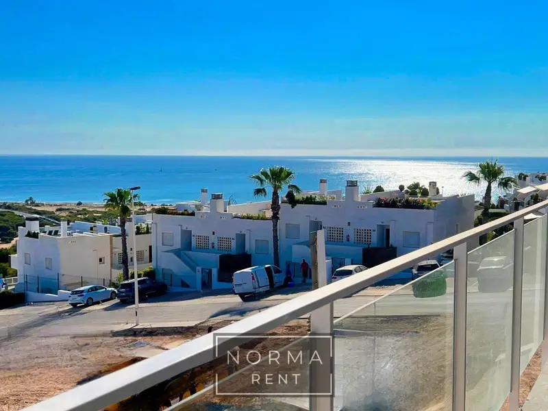 Adosados en Alquiler Gran Alacant: Bungalows con Vistas al Mar