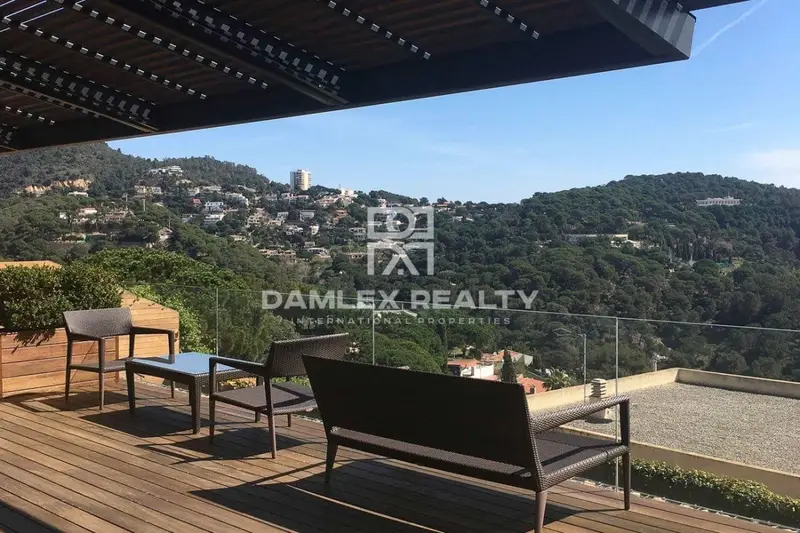 Chalet de Lujo en Cala Canyelles con Vistas al Mar