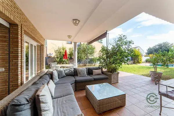 Chalet de Lujo en Venta en La Cañada Valencia