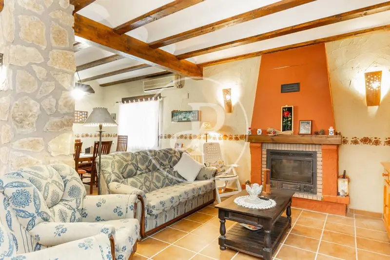 Chalet en Venta en Utiel Valencia Cuatro Dormitorios Dos Baños