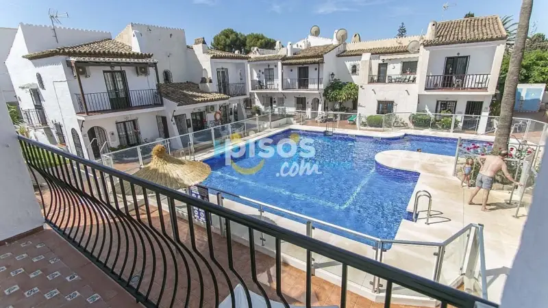 Casa Adosada en Nerja con Piscina Cerca de la Playa