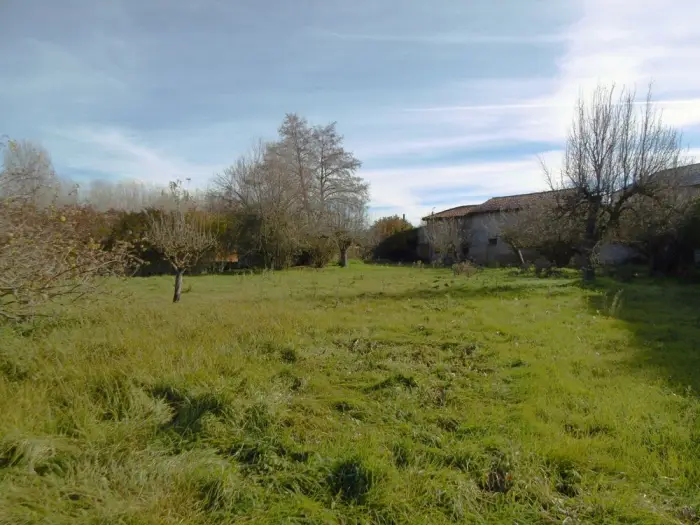 Pajar con Finca Urbana cerca de Leon