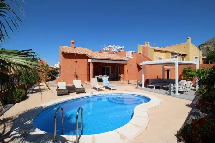 Villa 3 Dormitorios en Venta Cerca de Fortuna