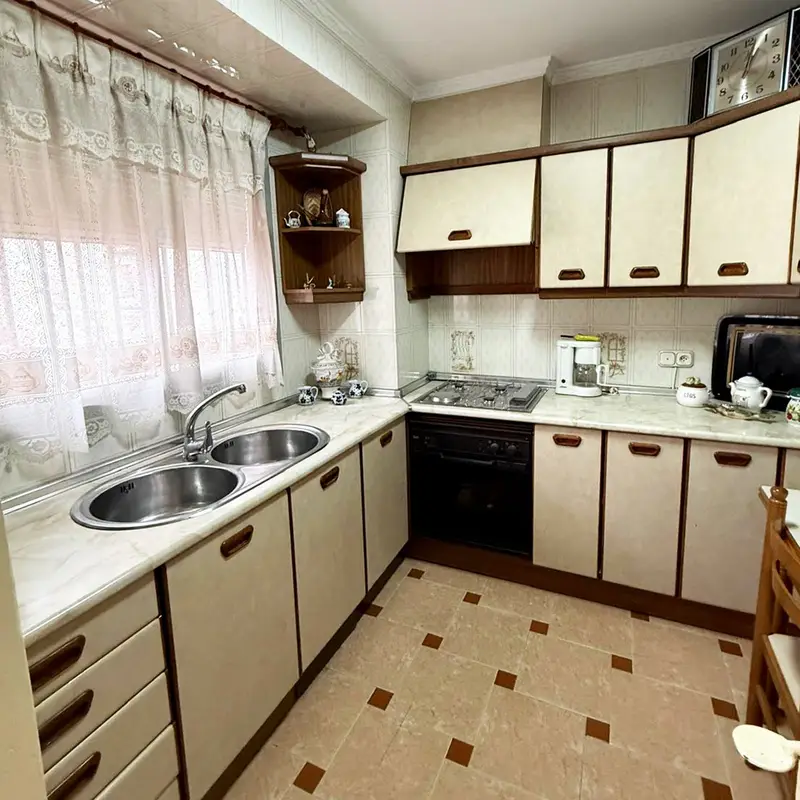 Casa con 3 Dormitorios y Bodega en Archidona