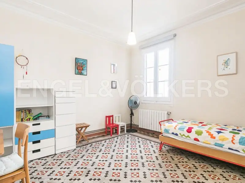 Apartamento 220m2 Eixample Derecho 4 Dormitorios 2 Baños Terraza