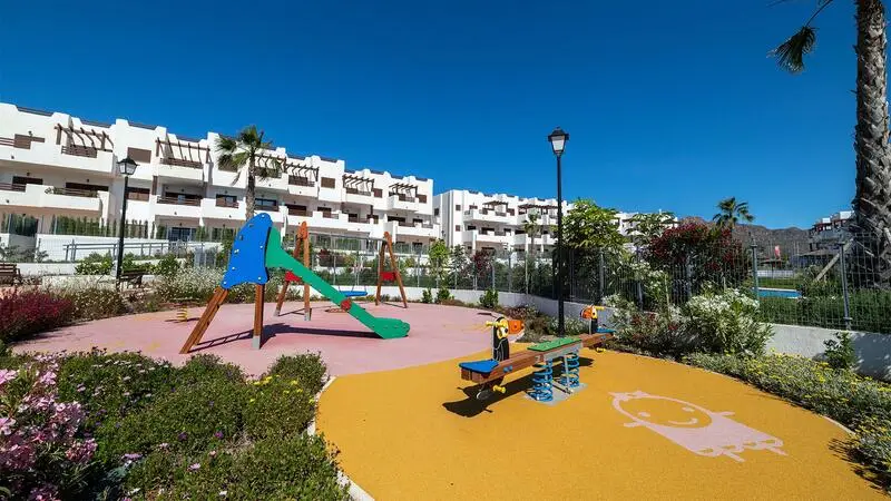 Apartamentos en San Juan de los Terreros: playa, piscina y jardín