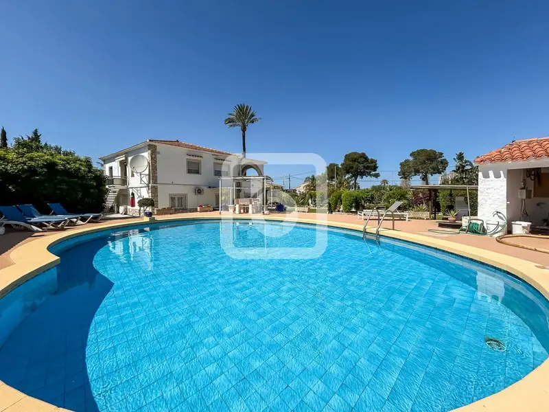 Chalet de Lujo en La Xara 6 Dormitorios 4 Baños Piscina
