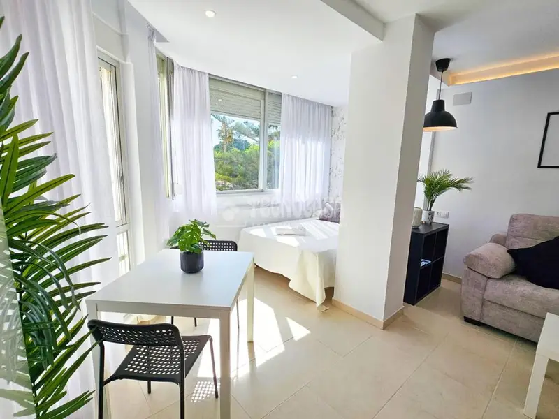 Estudio Reformado Cerca de la Playa en Torre del Mar