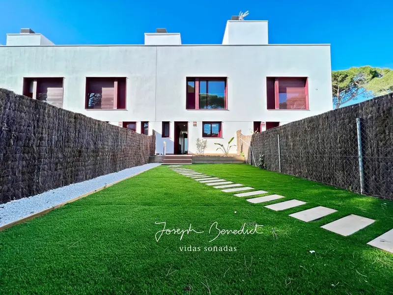 Casa en Castelldefels con jardin y piscina