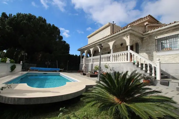 Villa de Lujo en Venta 4 Dormitorios Carib Playa
