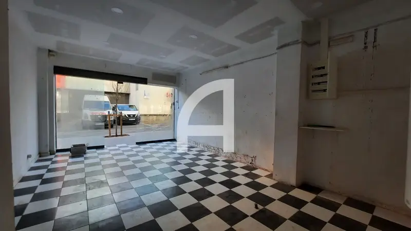 Local Comercial en Barcelona Les Corts - Venta y Alquiler