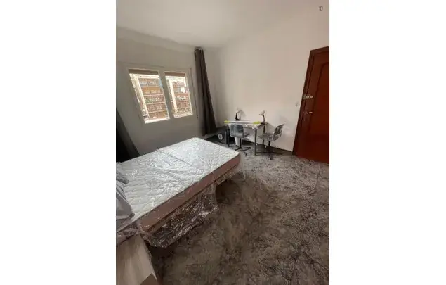 Rent 5 bedroom apartment in Barcelona