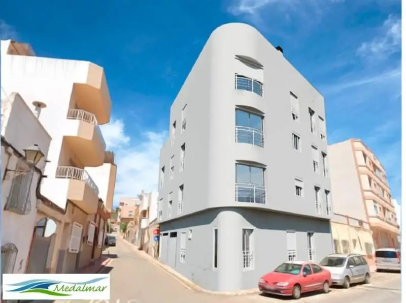 Apartamento en Garrucha con Solarium y Vistas al Mar