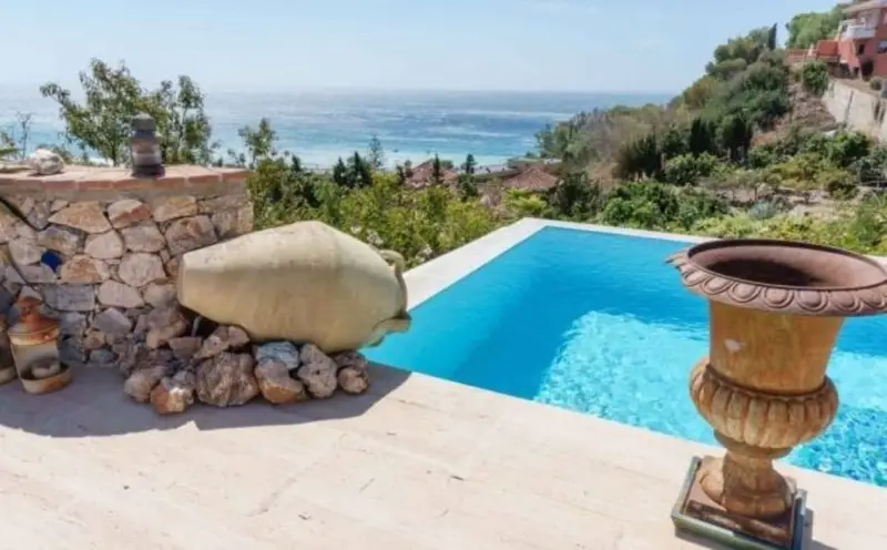 Chalet con Vistas al Mar en La Herradura