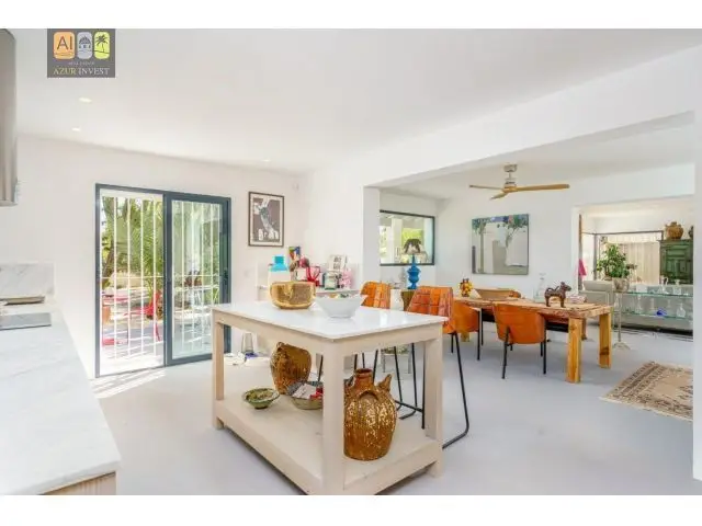 Chalet Independiente Reformado en La Nucia con Jardin Piscina y Garaje