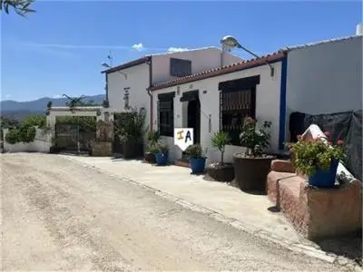 Cortijo con Piscina en Zambra cerca de Rute