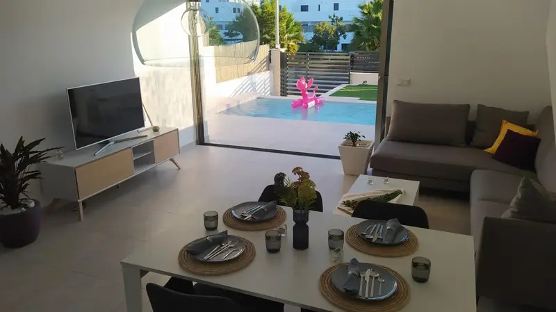 Chalet 3 Dormitorios Villamartin Costa Blanca