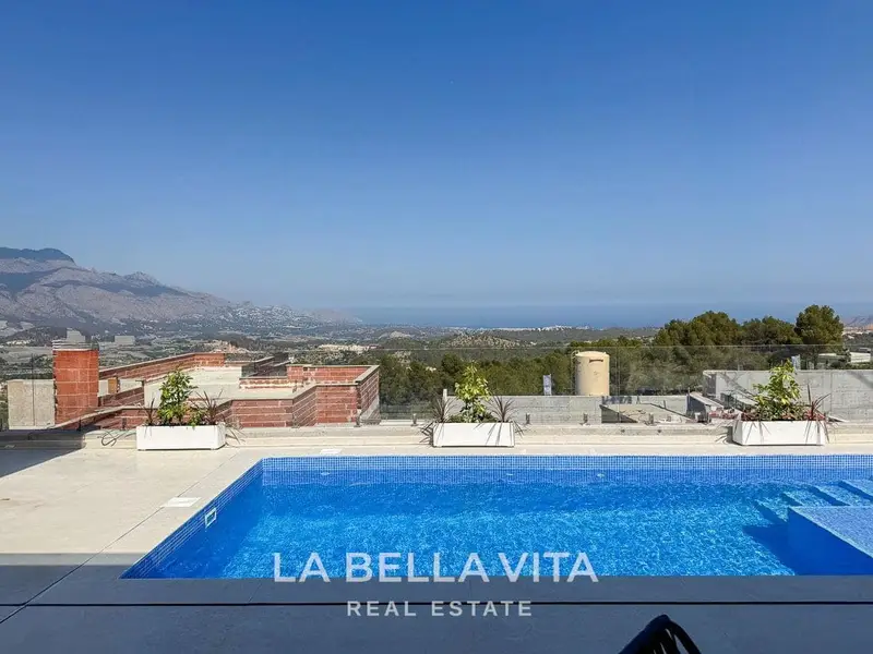 Villa de Lujo con Vistas al Mar en Polop Costa Blanca