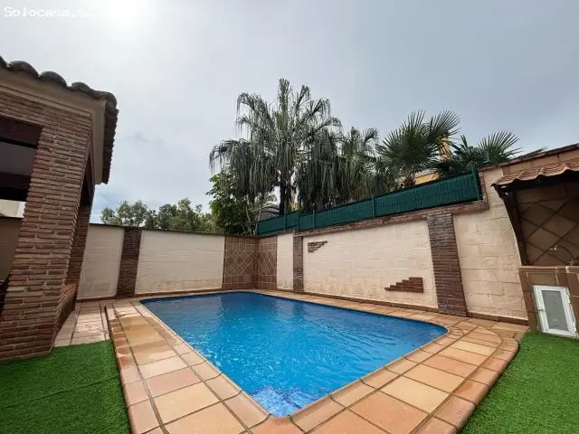 Chalet en Los Pinos con Piscina y 3 Dormitorios
