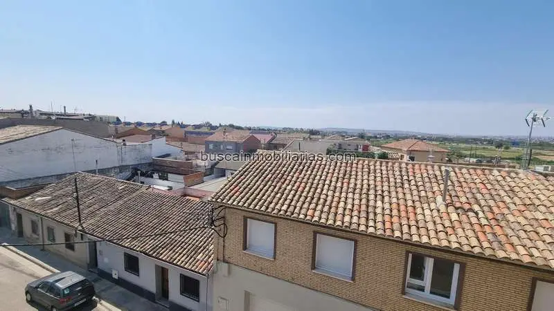Piso en Venta en Zaragoza Montañana 3 Dormitorios Garaje